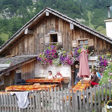 Dachsteinwest, Ski-in Ski-out Luxury Apartment, Free Parkplatz * Russbach am Pass Gschütt