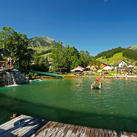 アパート Dachsteinwest, Ski-in Ski-out Luxury Apartment, Free Parkplatz ルスバッハ・アム・パス・クシュット